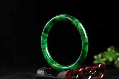 玉韻流芳 如何選擇優質的玉石珠寶品牌