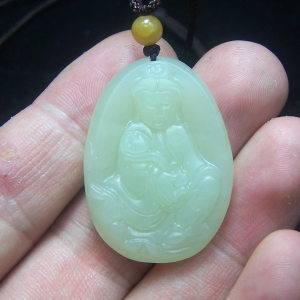 玉觀音 和田玉手工雕刻掛件，護佑平安的藝術珍品